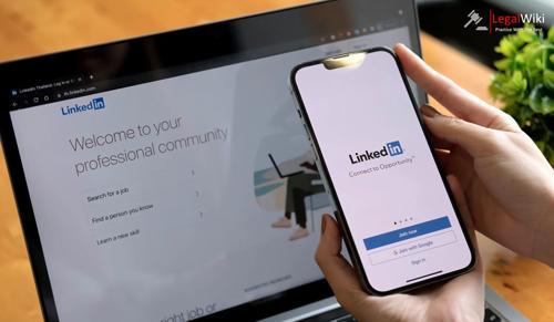 LinkedIn Faces Class-Action Lawsuit for Allegedly Sharing User Data to Train AI Models