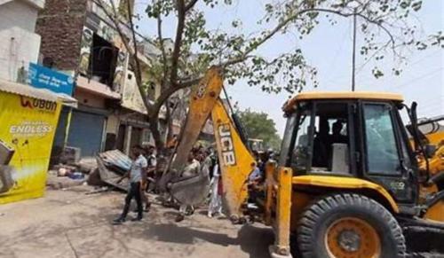 Sarojini Nagar Demolition Sparks Protest Over Late-Night NDMC Action