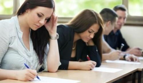Delhi High Court Seeks Response After JEE Advanced Candidate Alleges Technical Glitches & Lizard in Exam Hall