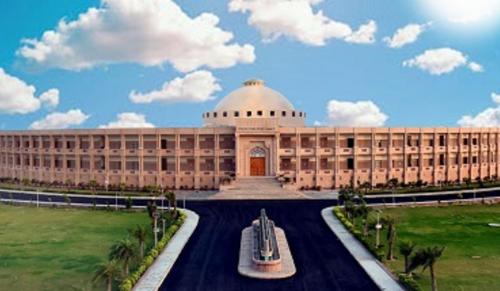 Police Deployed at MNLU Chhatrapati Sambhajinagar as Students Protest Against Hostel Raids, Demand Reforms