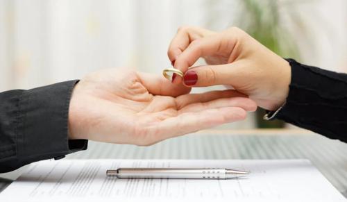 Kerala High Court Rules Muslim Wife Must Return Mehr After Khula To Claim Maintenance