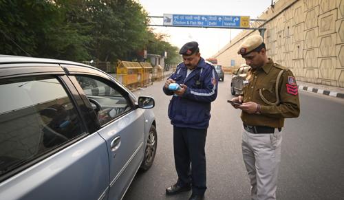 Is it legal to refuse to show ID to the police in India?