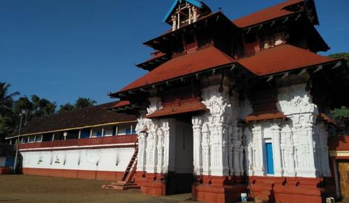 Kerala High Court Objects to Security Staff Wearing ‘Bouncer’ T-Shirts in Temple