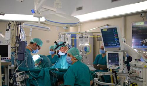 Delhi High Court Quashes FIR Against Hospital & Gynaecologist for Retained Cotton Mop During C-Section