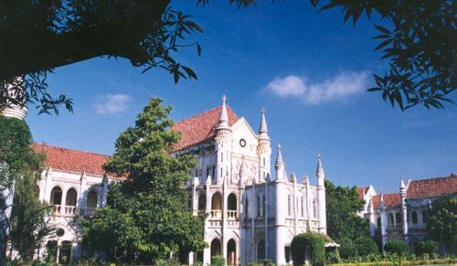 Writ of Quo Warranto Not Maintainable Against University Professor: Madhya Pradesh High Court