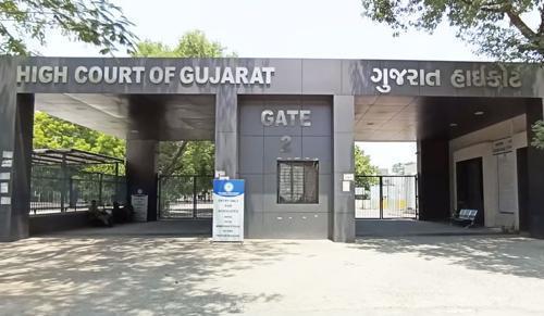 “No Sane Person Would De-Board a Running Train”: Gujarat High Court Rejects Railways’ Suicide Theory